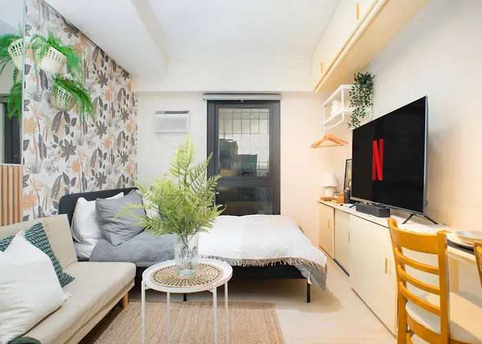Fully Furnished Urban Oasis : Free Pool Apartment *