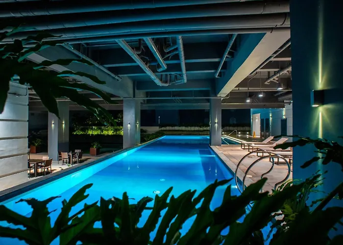 Fully Furnished Urban Oasis : Free Pool *