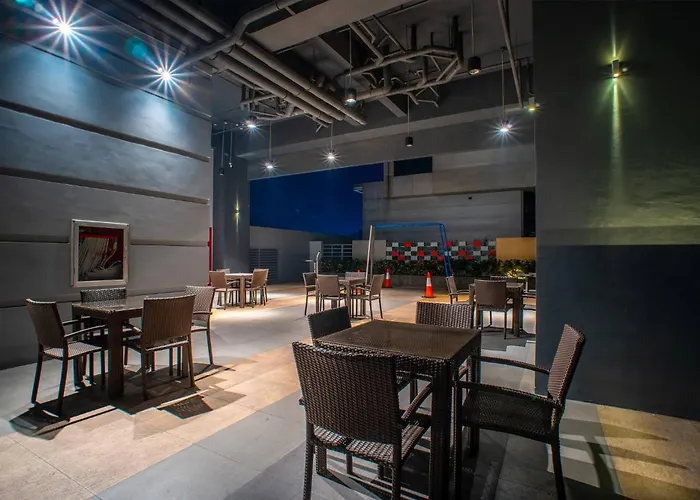 Fully Furnished Urban Oasis : Free Pool * Manila