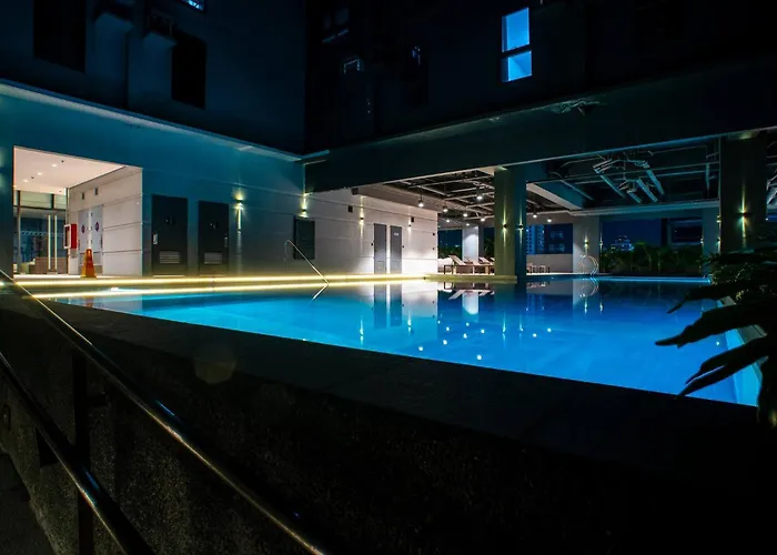 Fully Furnished Urban Oasis : Free Pool Apartment